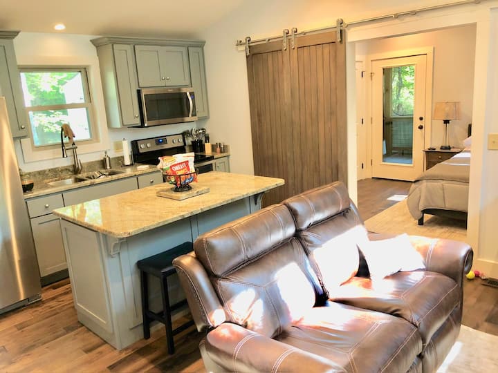 Tennessee Tiny Cabin At Center Hill Lake - Smithville, TN