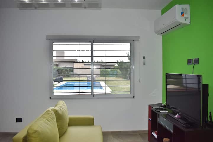 výhľad na park z obývačky