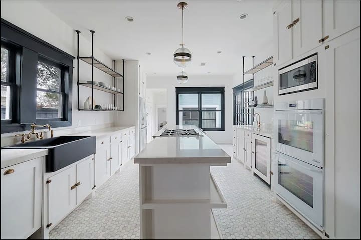 Modern Gem in Bishop Arts No.206