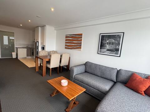 Top Airbnb: 2Br/2Ba ‘Gem’ Private Apt - MCG & Rod Laver Arena in East Melbourne