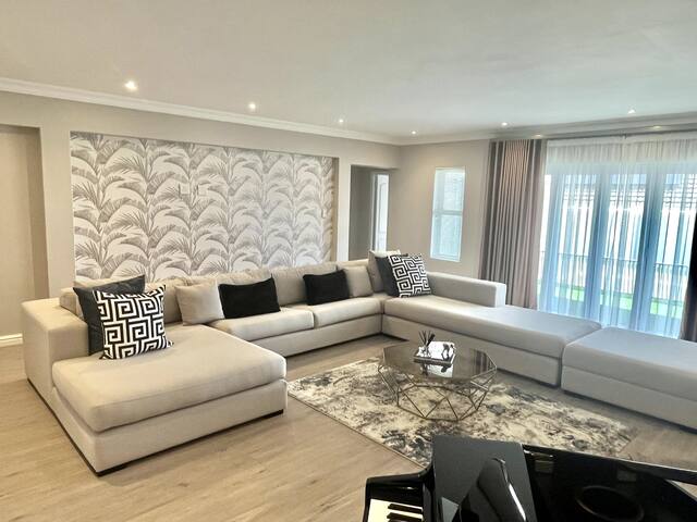 Cape Winelands Modern Villa