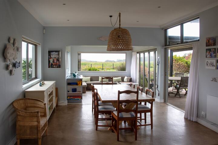 3 Bedroom Beach House in Scarborough gallery image 4