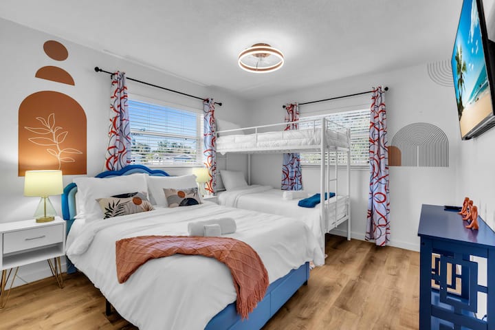 Bedroom 3 is designed for versatility, featuring  2 single bed and a twin-size bunk bed, making it ideal for families or multiple guests.
