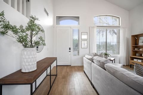 Top Airbnb: Scottsdale Getaway Resort Living- Hiking/Golf/Pool in North Scottsdale