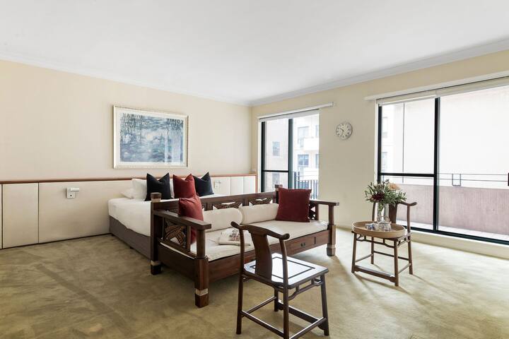 Stylish & Cozy 4BR Retreat with FREE Parking gallery image 3