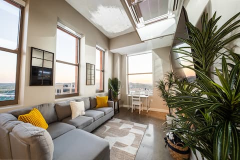 Top performing Airbnb: Cincy Stadium Views! Reds, Bengals, Free Parking in C.B.D.