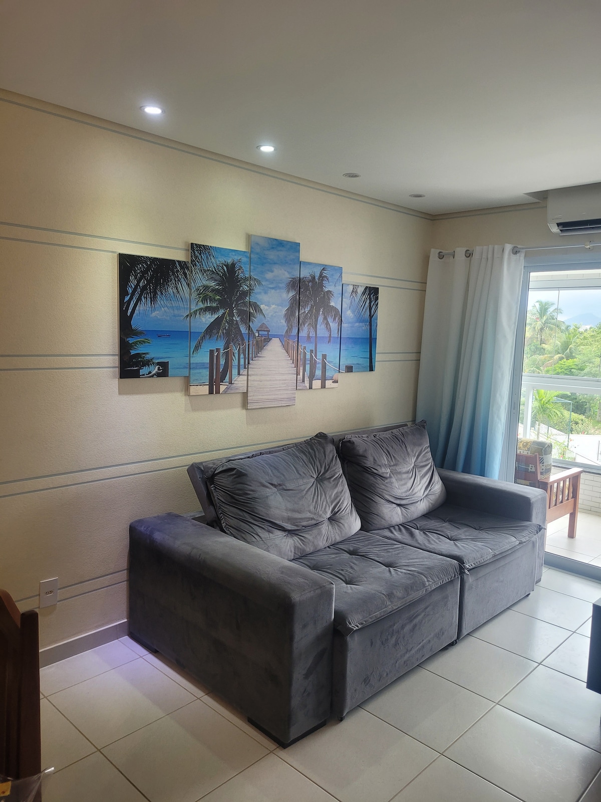 Всекидневна с телевизор  , интернет 