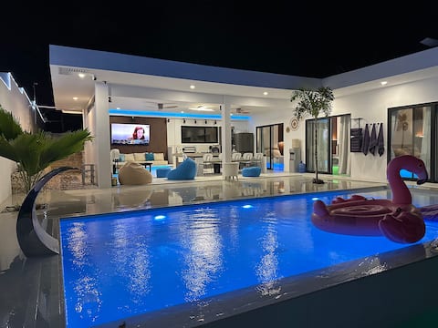 LaCeleste-House with swimming pool in Samal Island