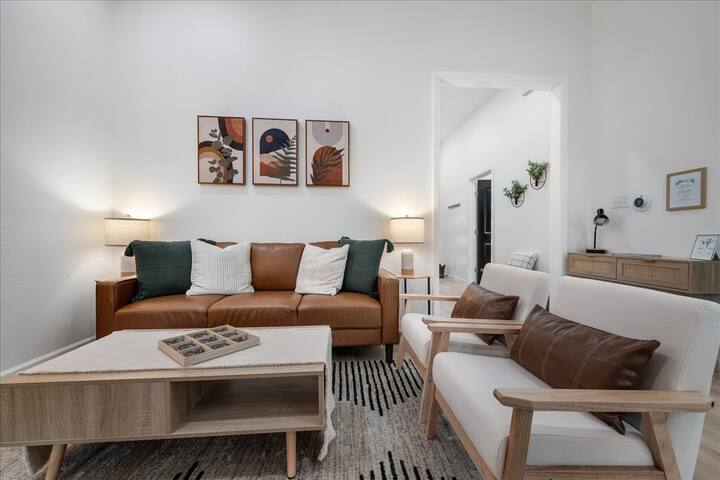 Main House + 2 Back Houses gallery image 5