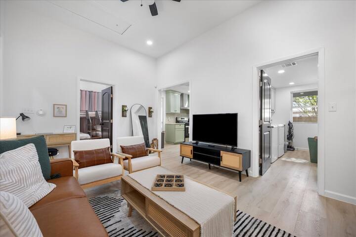 Main House + 2 Back Houses gallery image 4