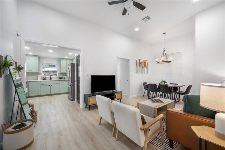 Main House + 2 Back Houses gallery image 3