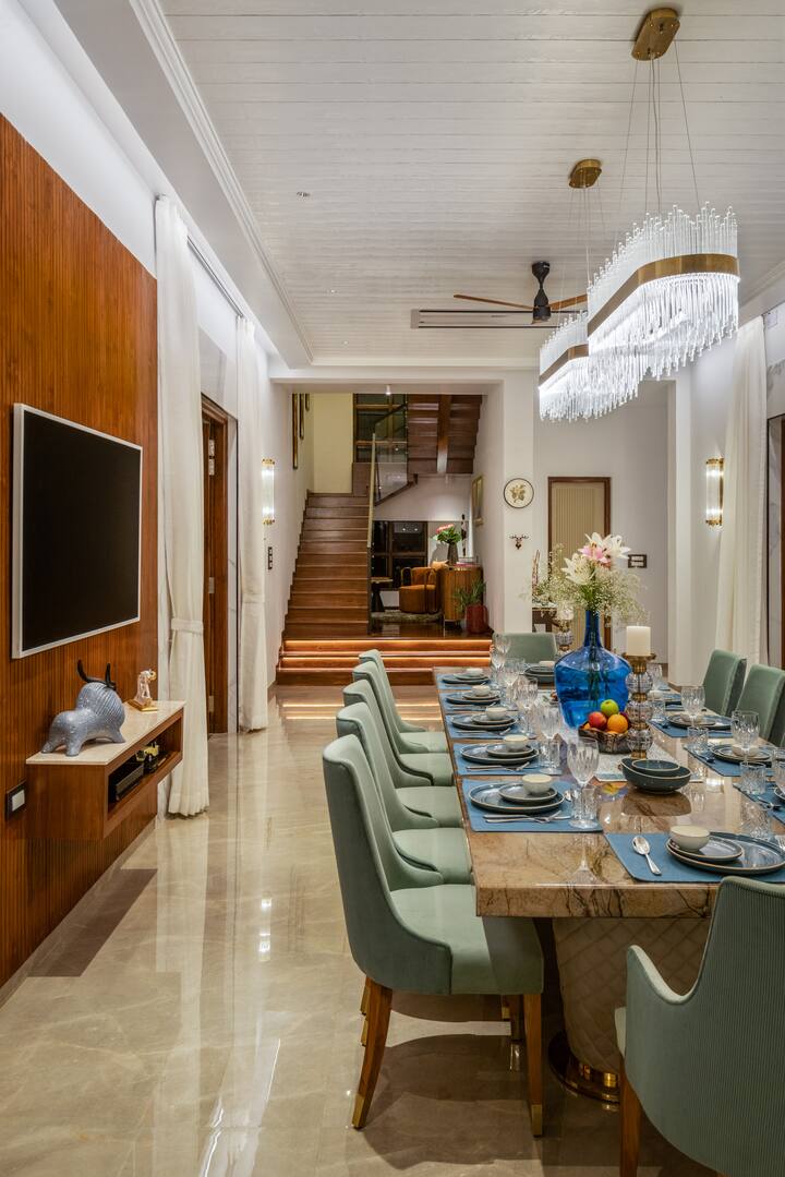 Dining area image 2