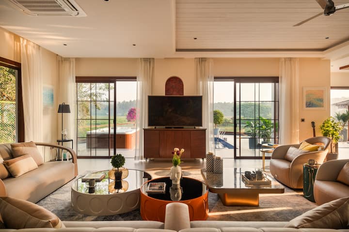 Living room image 7