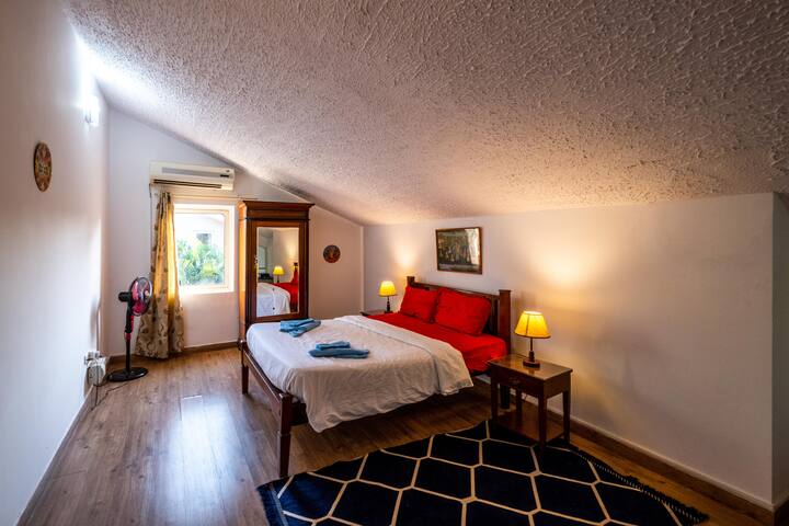 "Comfortable and cozy bedroom with fresh linens, designed for a restful night’s sleep.