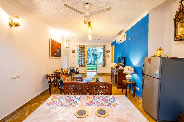 Comfortable dining space where guests can enjoy meals together in a relaxed setting.