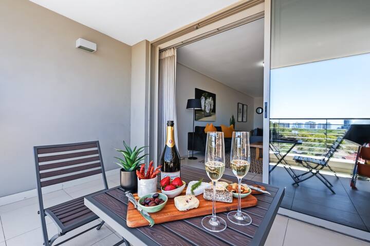 Stylish Green Point Getaway gallery image 5