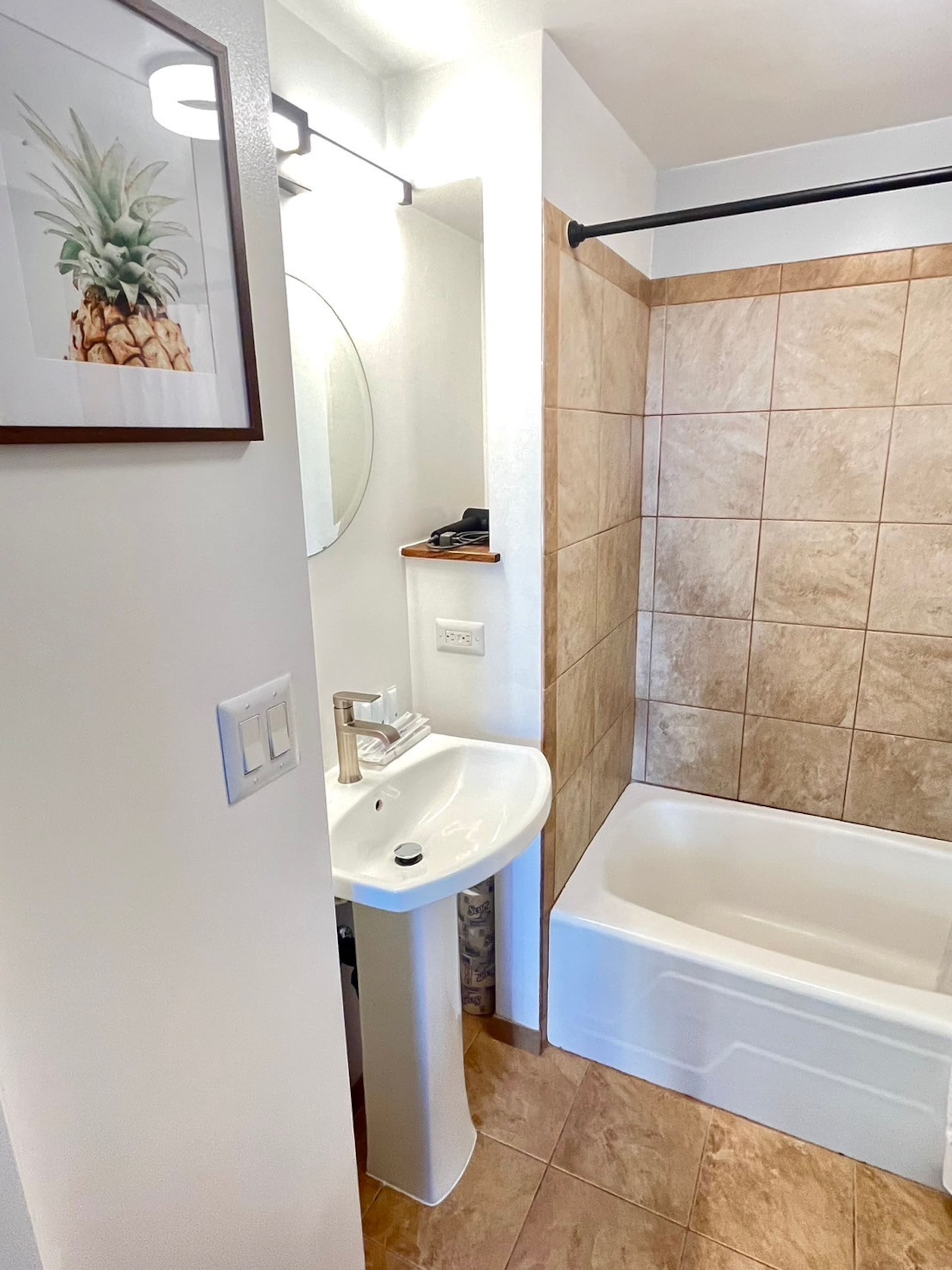 Condo in Honolulu · ★4.7 · Studio · 1 bed · 1 private bath - Image 15