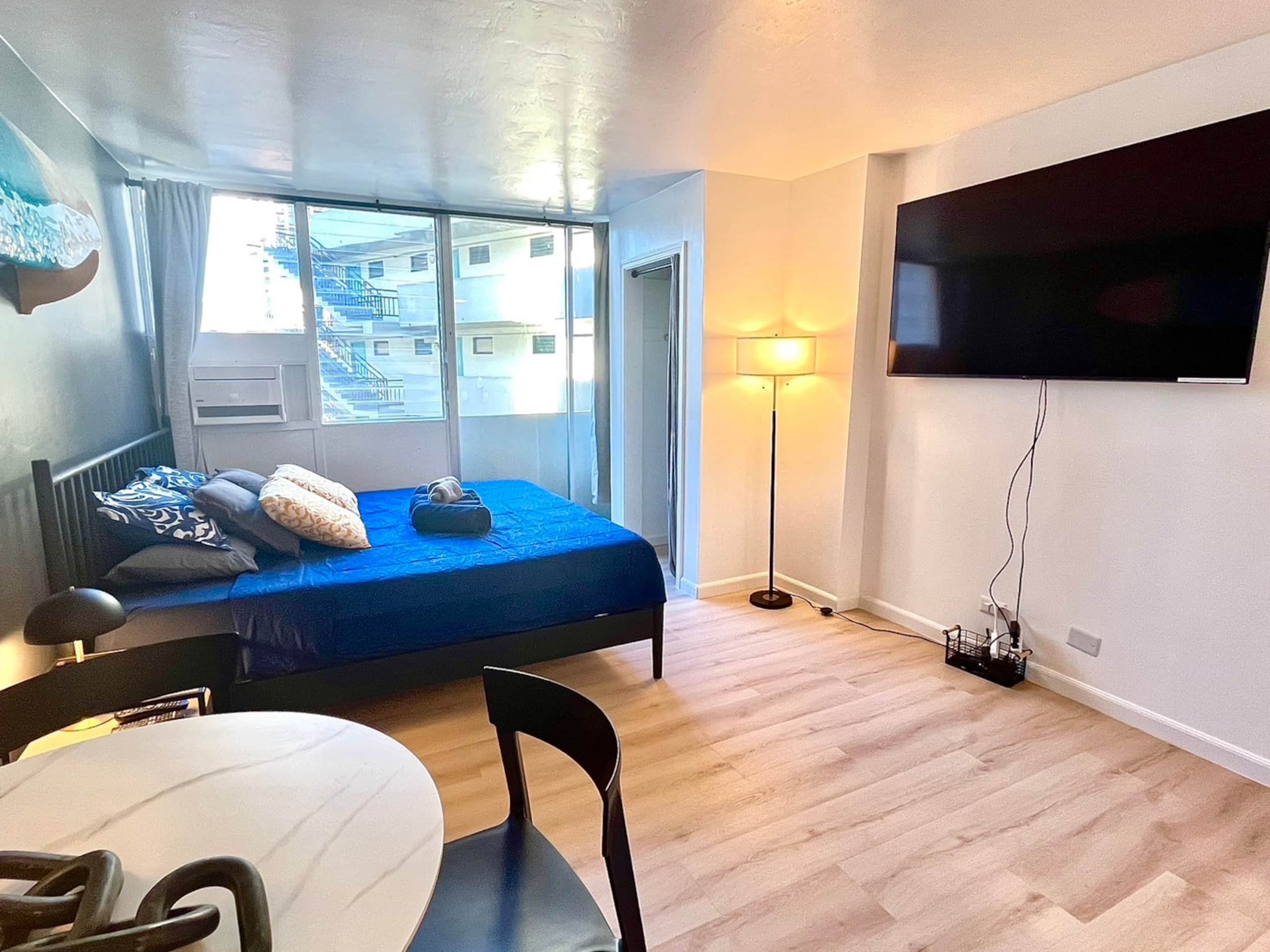 Condo in Honolulu · ★4.57 · Studio · 1 bed · 1 private bath - Image 29