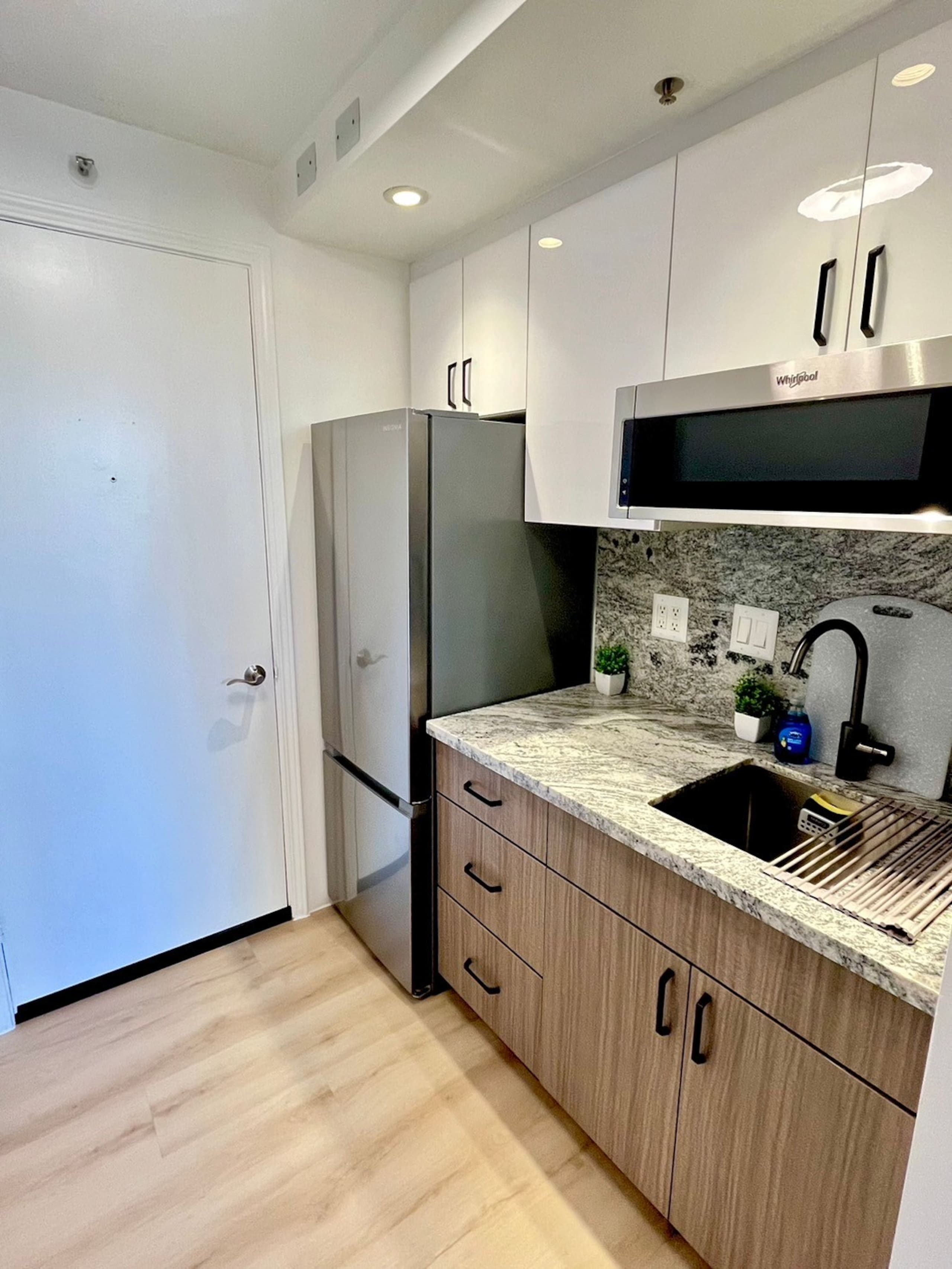 Condo in Honolulu · ★4.57 · Studio · 1 bed · 1 private bath - Image 5