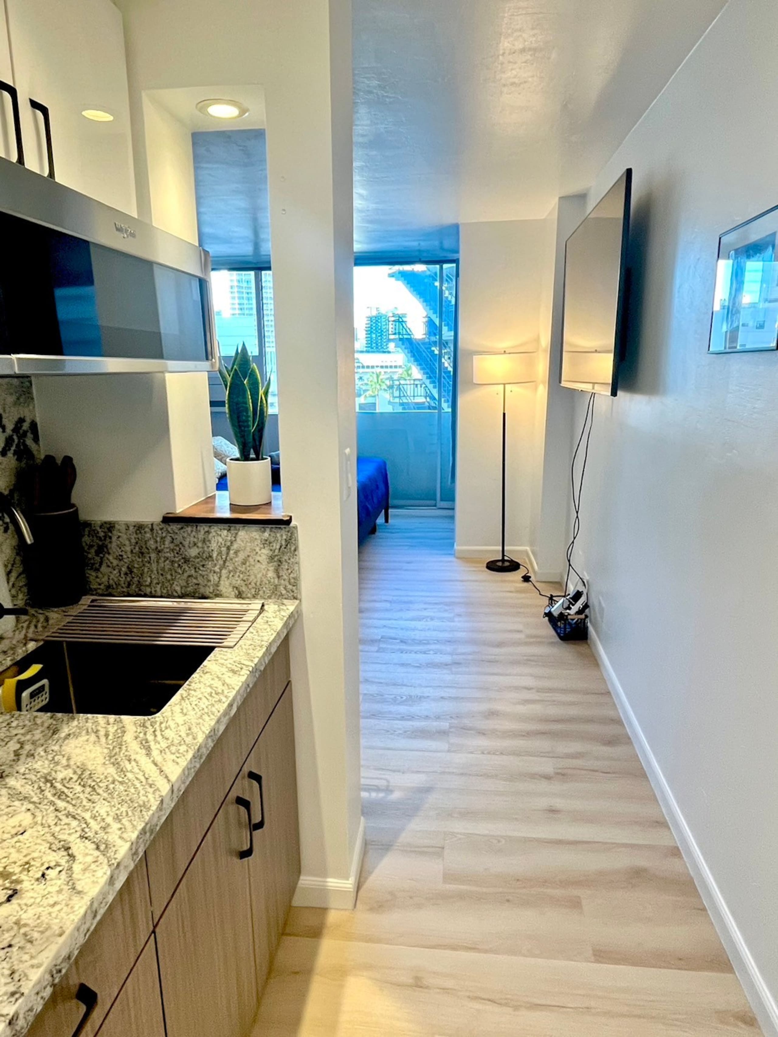 Condo in Honolulu · ★4.57 · Studio · 1 bed · 1 private bath - Image 7