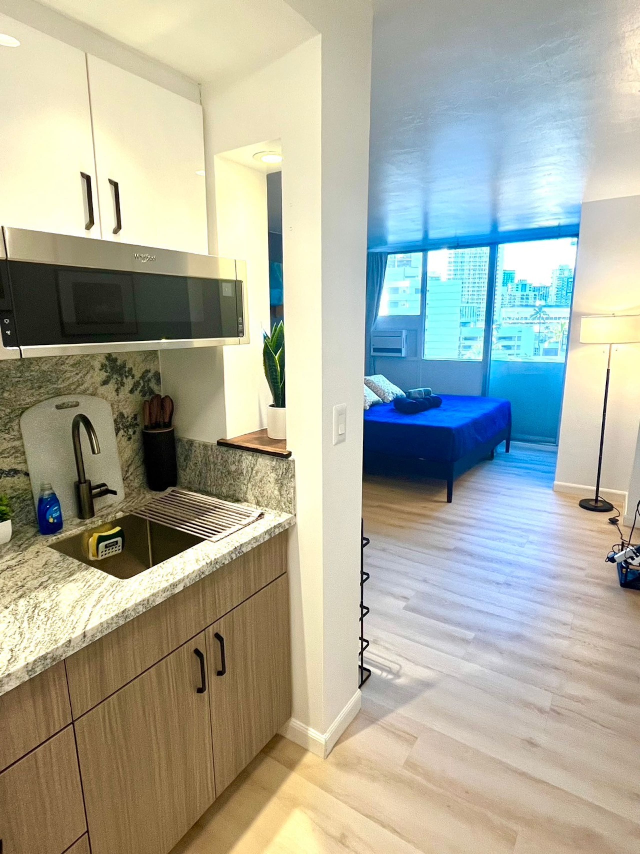 Condo in Honolulu · ★4.57 · Studio · 1 bed · 1 private bath - Image 8