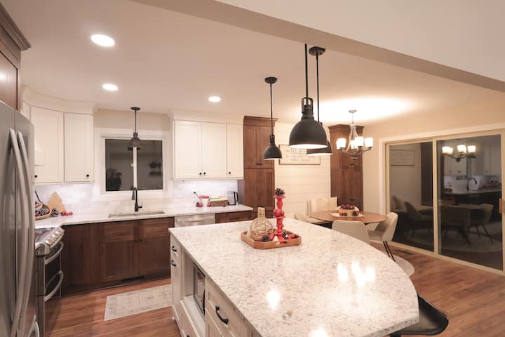 2 King Bed | Fireplace | Disney+ - Maple Grove, MN