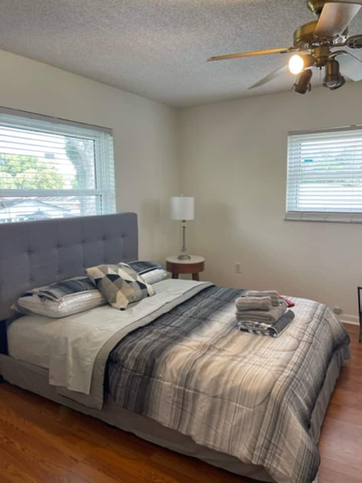 Private Room In Home, Pool Near All Attractions - Winter Garden, FL