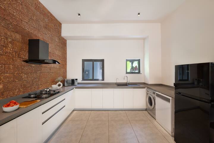 Kitchenette image 3
