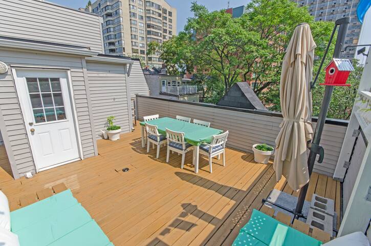 Executive downtown townhouse gallery image 3