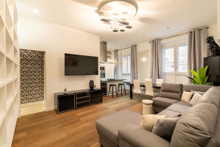 Dimora Colosseum Luxe – Jacuzzi & Private Patio