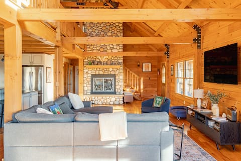 Modern Log Chalet-Sauna & Pond on 10 private acres