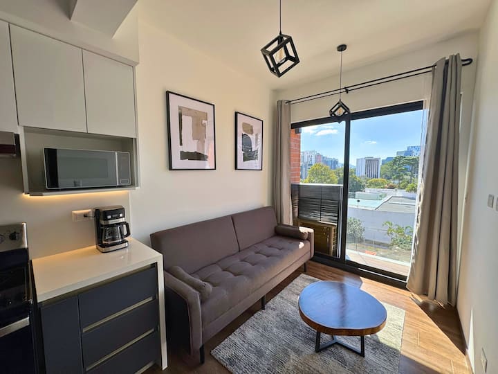 Luxury One-bedroom | City Views, Pool & A/c - Guatemala-Stadt