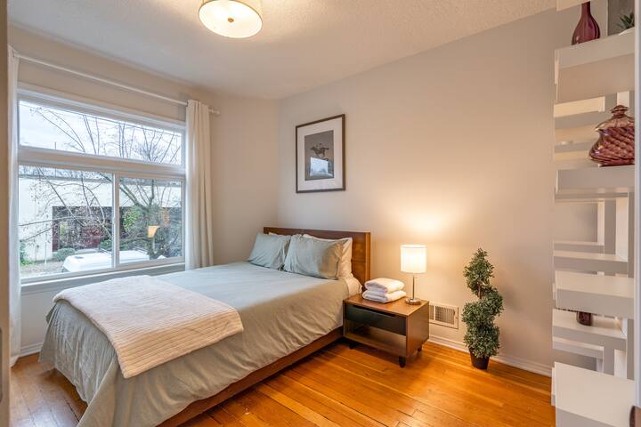 Enchanting Old Portland Home – 92 WalkScore gallery image 2