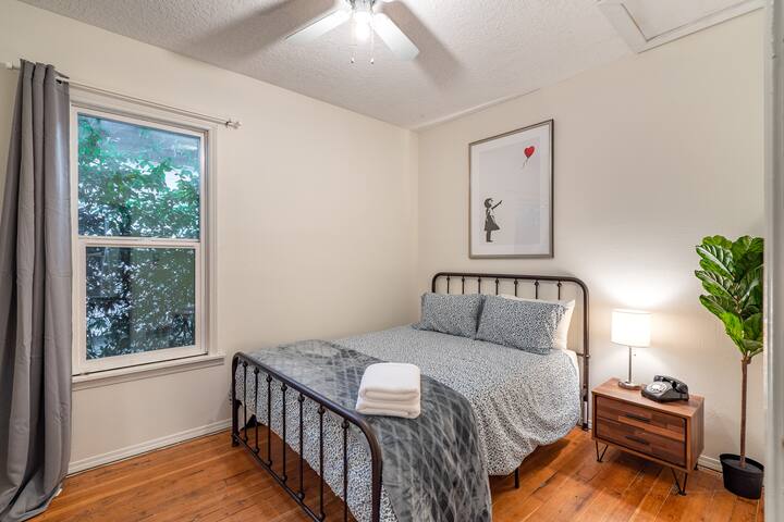 Enchanting Old Portland Home – 92 WalkScore gallery image 4