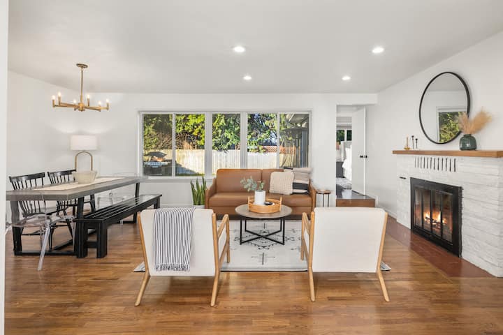 Family Getaway In Edmonds - Full House - Edmonds