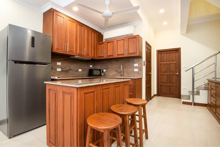 Full kitchen image 1