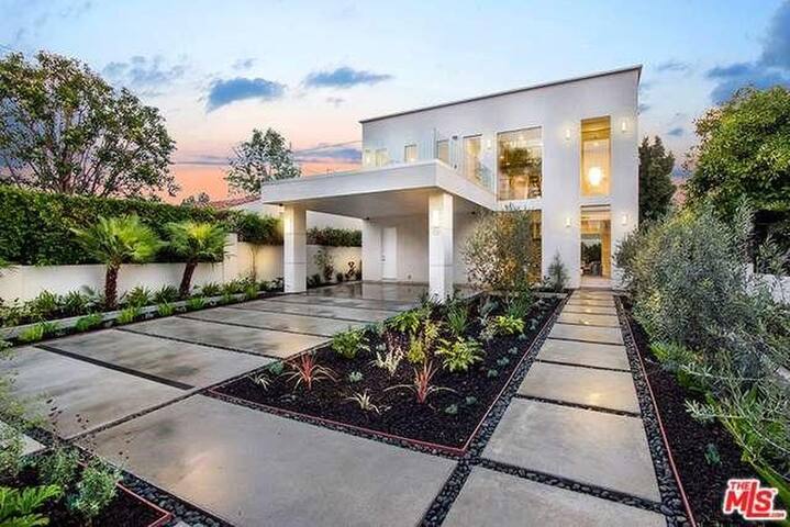 Luxury vila in central LA