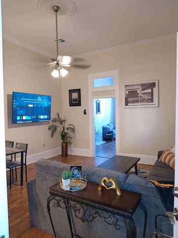 “Jazzed Up” Condo in the heart of the Magazine St.