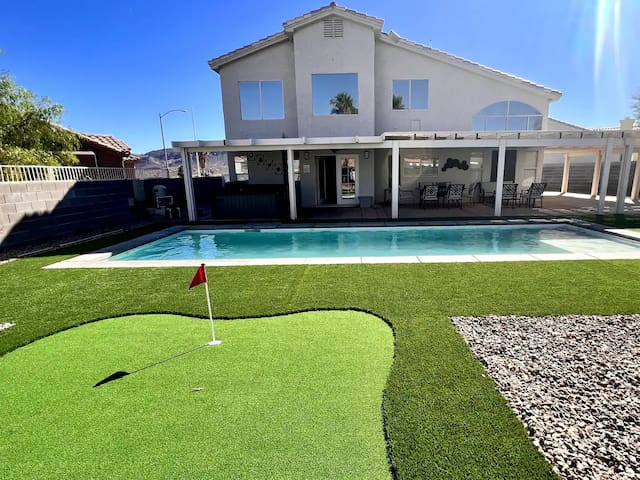 Spacious 4BD-RV Parking, Pool, Golf, and More!