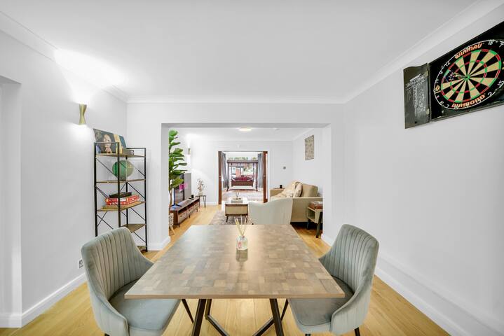 Luxury 5 BED – Wembley | Gym gallery image 4