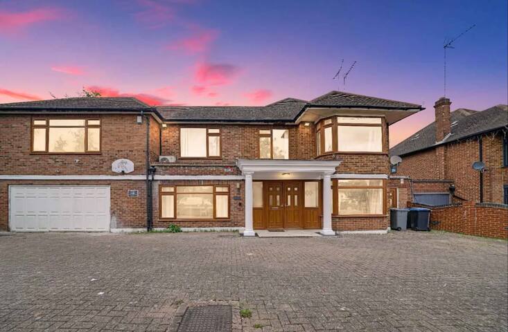 Luxury 5 BED – Wembley | Gym