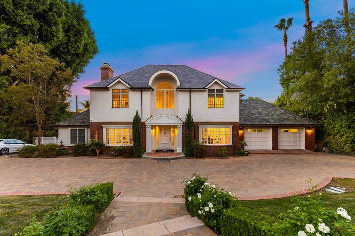 Luxe Estate with Pool in Sherman Oaks gallery image 3