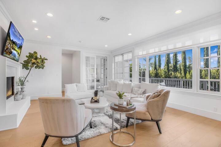 Luxe Estate with Pool in Sherman Oaks gallery image 4