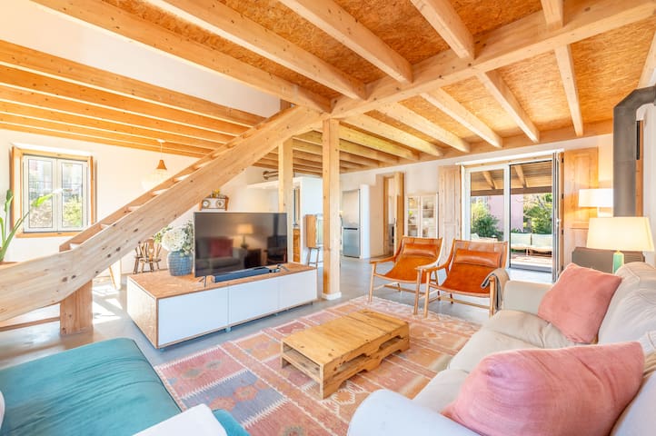 Sintra Cottage • Fast Wi-Fi • Pkg • Walk to Sights