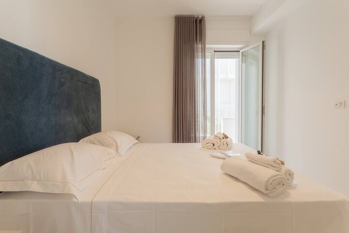 Palazzo Lux Stays Sleeps 10 – gym, beach, centre gallery image 4