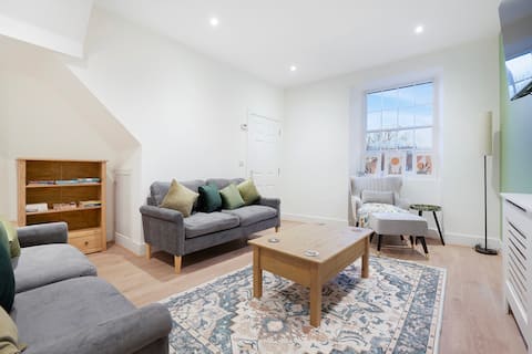 3BR in Salvin Cottage with WiFi, Free Parking, TV