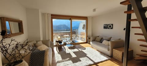 Bright and cozy flat with stunning mountains views