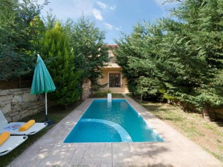 5. Villa With Private Pool - Crète
