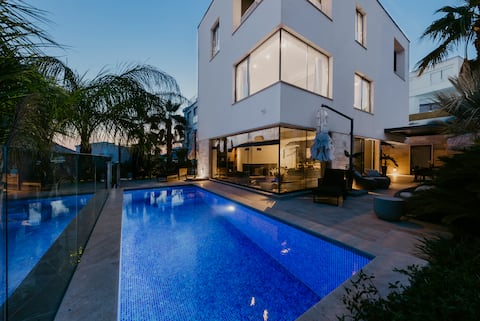 Villa Bloomhill Escape
