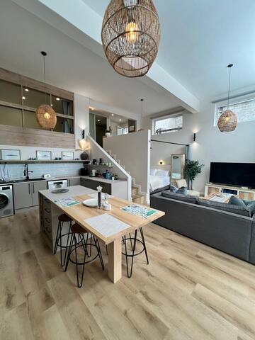 Theresa Way Double Volume Near Beach & Mt. Trials gallery image 2